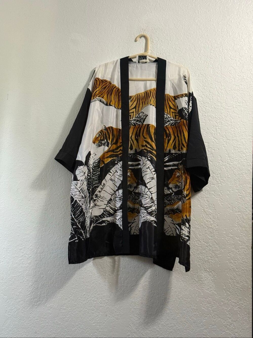 Vtg Gregory Designs Satin Kimono Jacket Tiger Animal Print Womens L Black USA